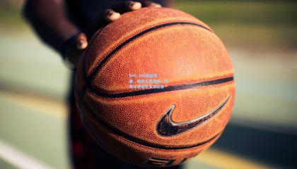 UFC 300震撼落幕，新旧王者交替，传奇之夜诞生多项纪录