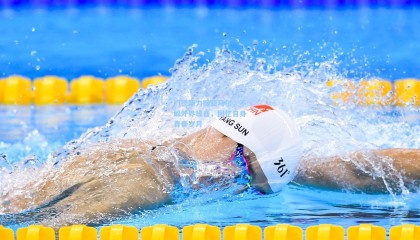 门德斯力挺亚马尔，不解外界噪音，回忆自身青春岁月